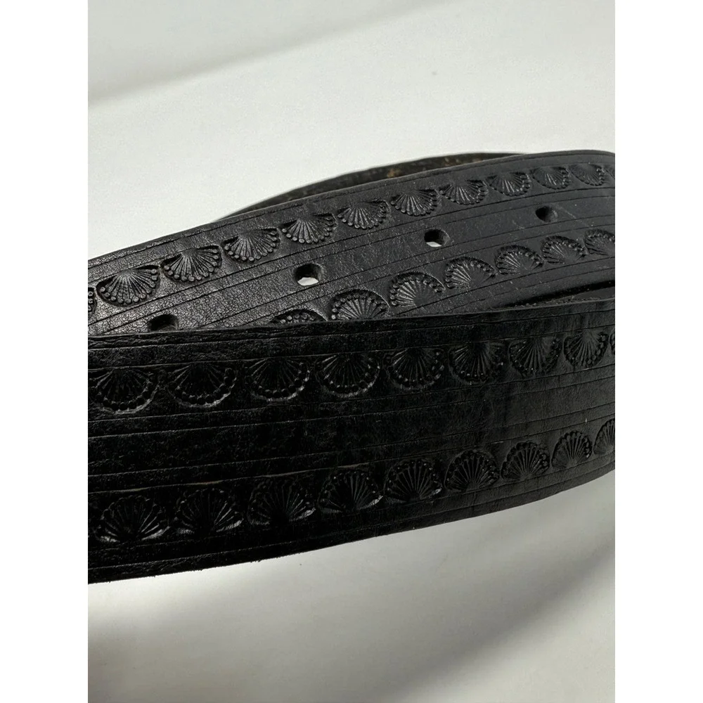Liz Claiborne Black‎ Genuine Leather Embossed scallop Pattern Belt Silver Buckle